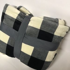 Buffalo check Throw NWT cozy fleece Throw black